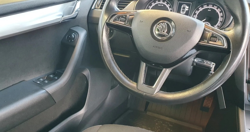 Skoda Octavia cena 40600 przebieg: 168500, rok produkcji 2019 z Biecz małe 277
